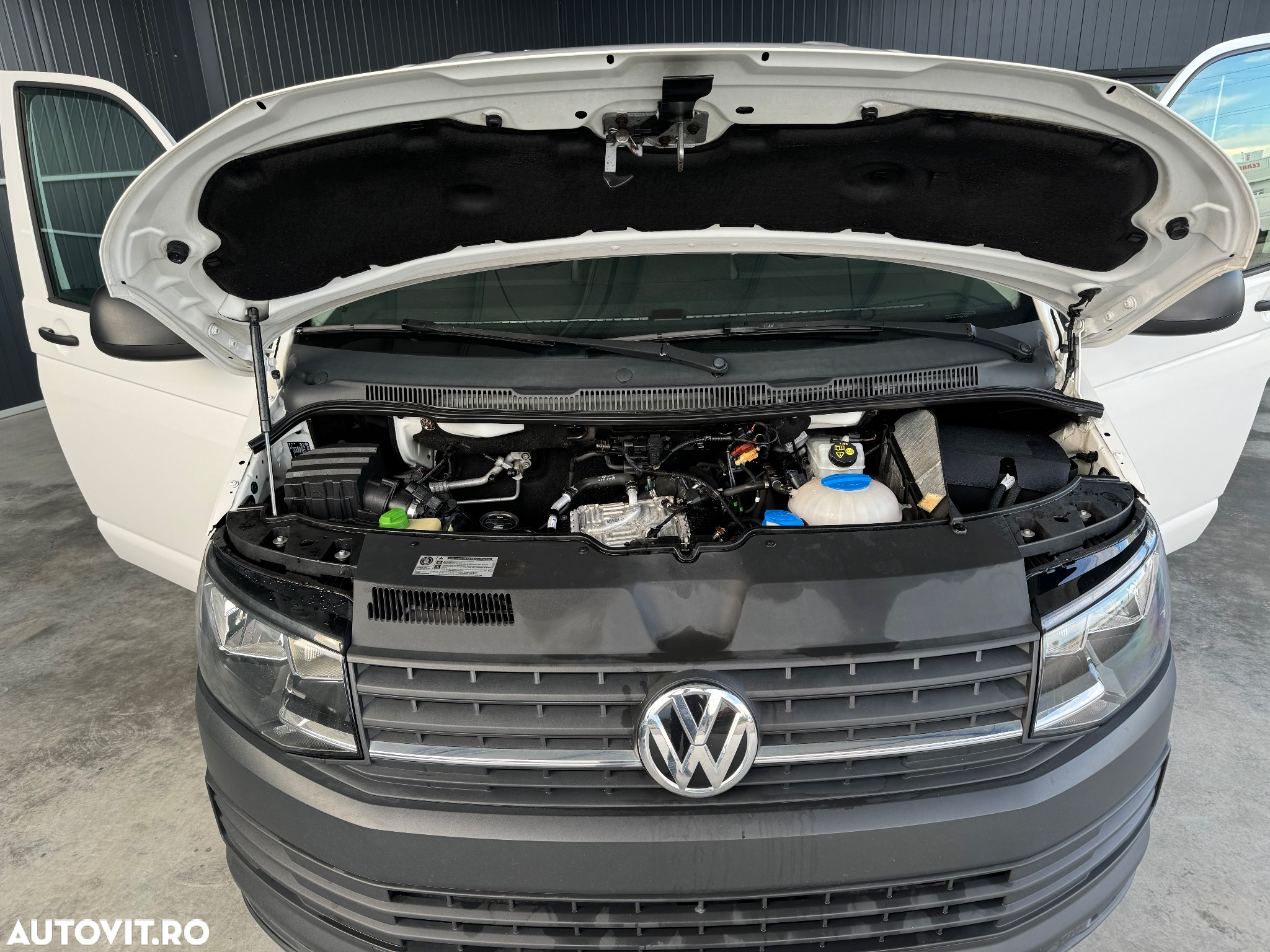 Volkswagen Transporter Kombi T6 2.0 TDI 75 kW KR - 23