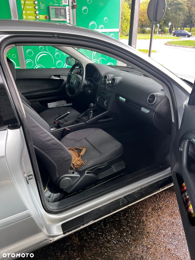 Audi A3 1.6 Ambiente - 11