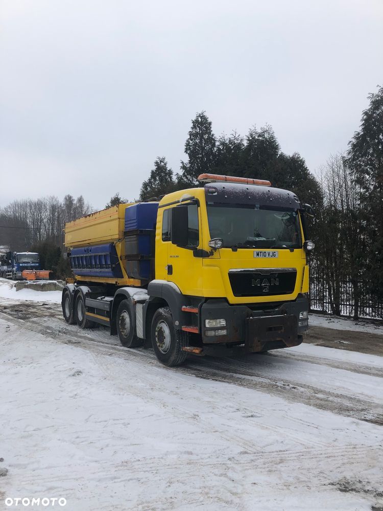 MAN TGS 32.360 8x4 piaskarka solarka schmidt euro5 pług - 3
