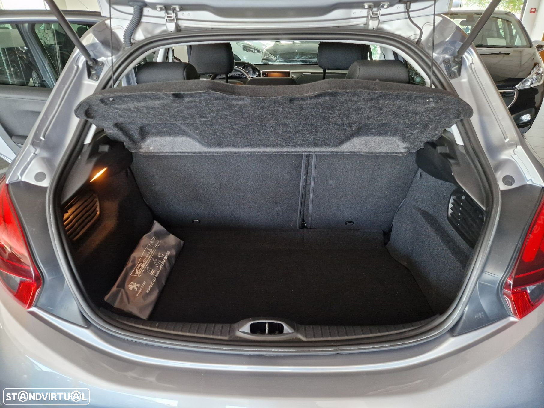 Peugeot 208 1.2 PureTech Signature - 21