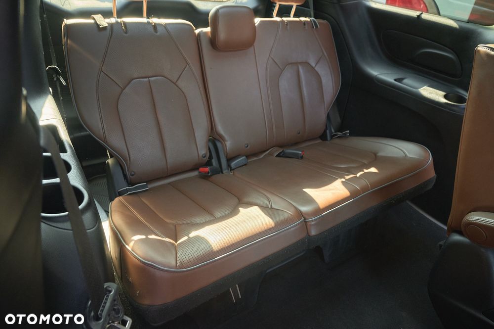 Chrysler Pacifica - 30