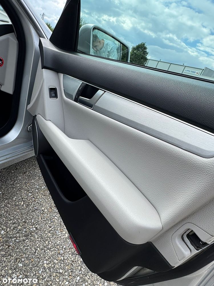 Mercedes-Benz Klasa C 250 7G-TRONIC Avantgarde Edition - 35