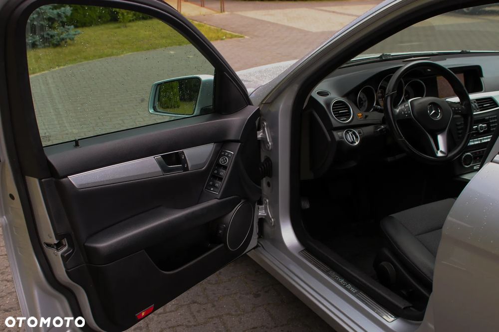 Mercedes-Benz Klasa C 180 Kompressor Automatik Avantgarde - 31