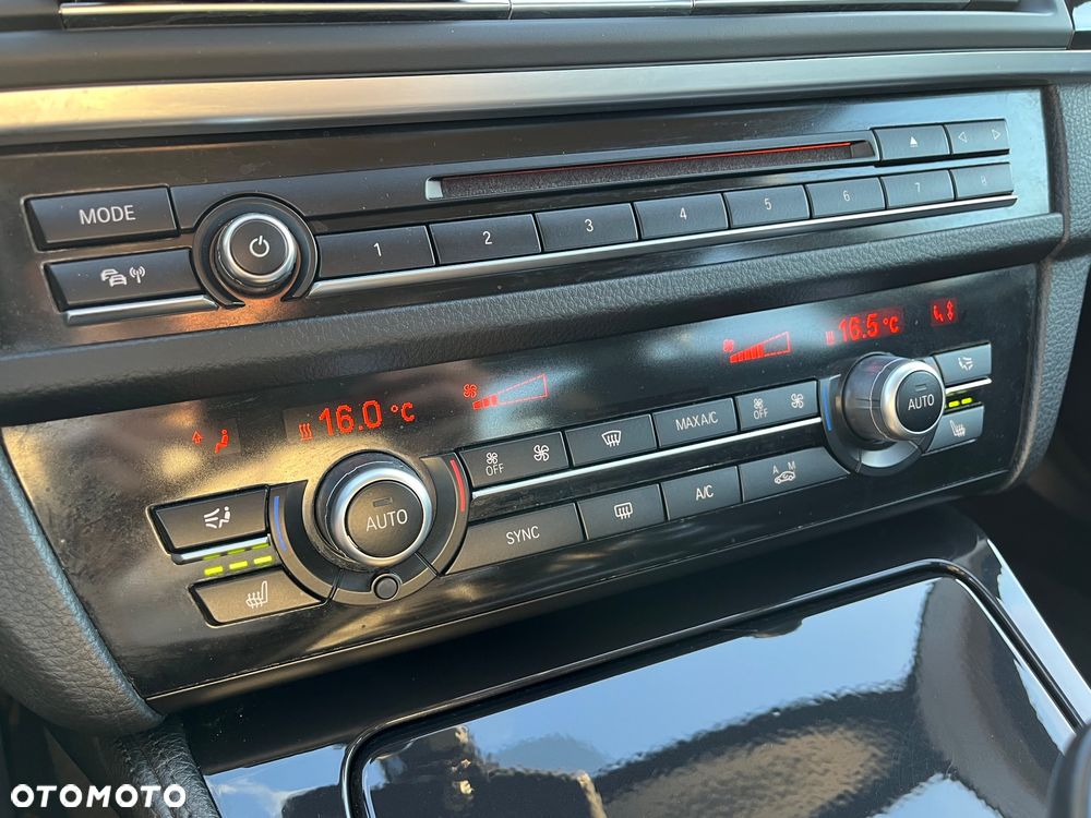 BMW Seria 5 518d Sport - 27