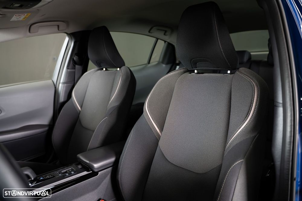 Toyota Prius 2.0 Plug-in Luxury - 14