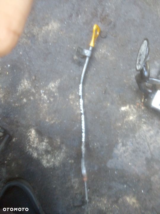 Kia CARENS II 2,0crdi bagnet miarka oleju - 1