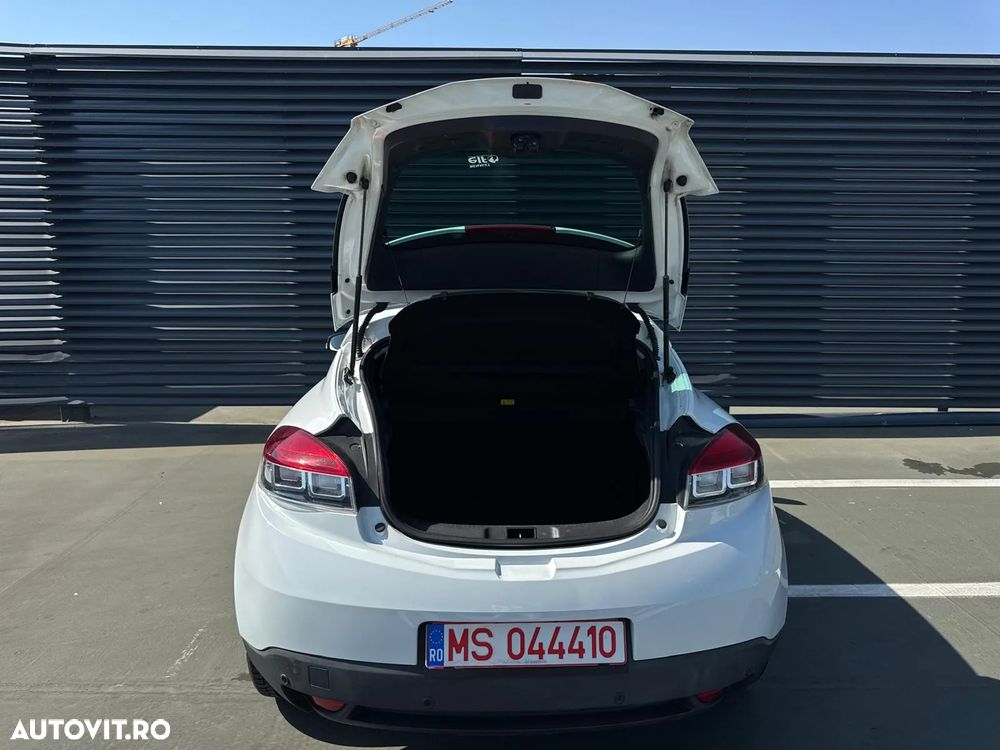 Renault Megane Coupe TCe 130 EDC Bose Edition - 13