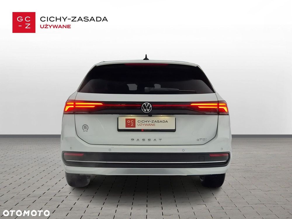 Volkswagen Passat - 4