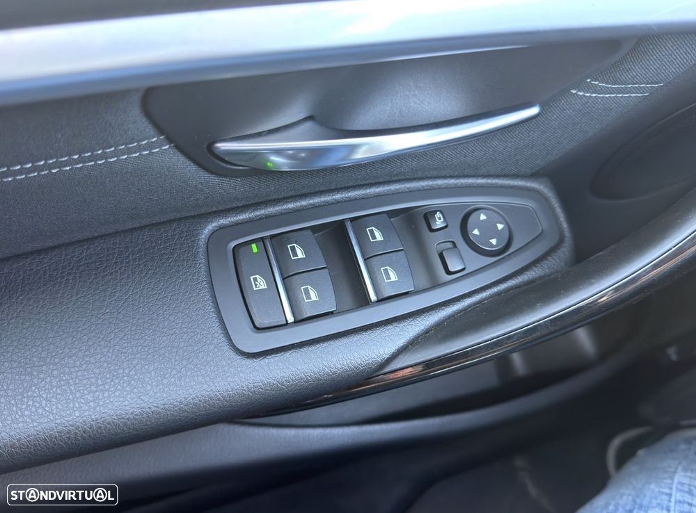 BMW 318 d Aut. Sport Line - 17