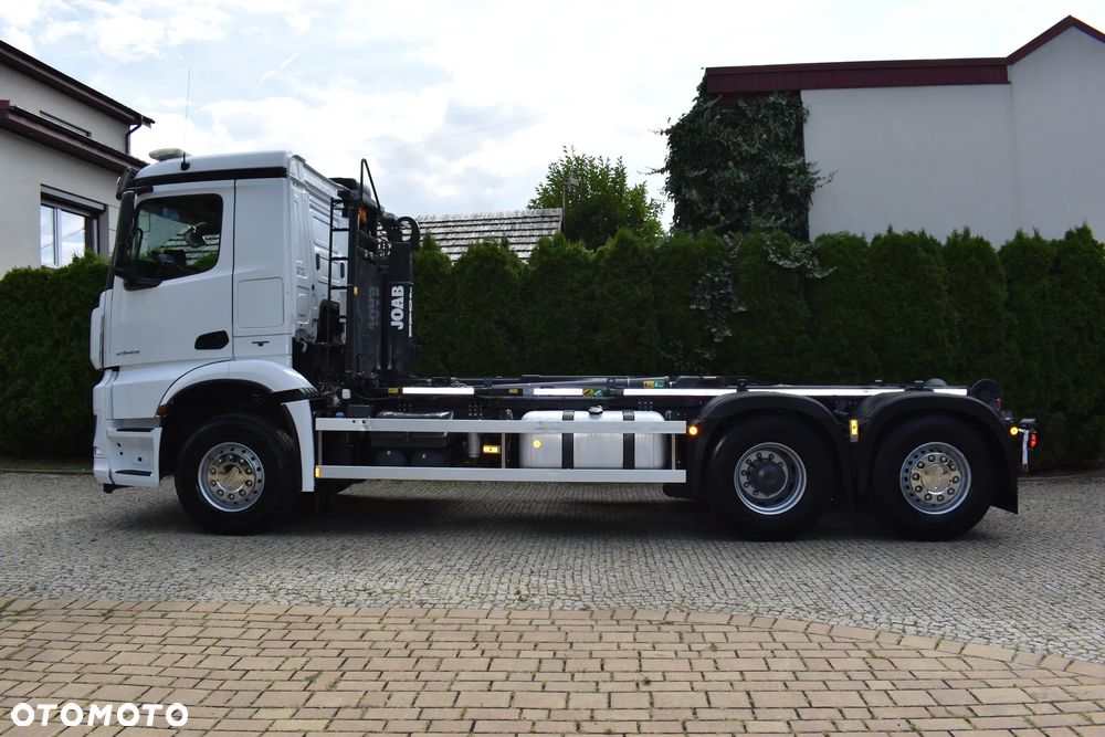 Mercedes-Benz arocs - 4