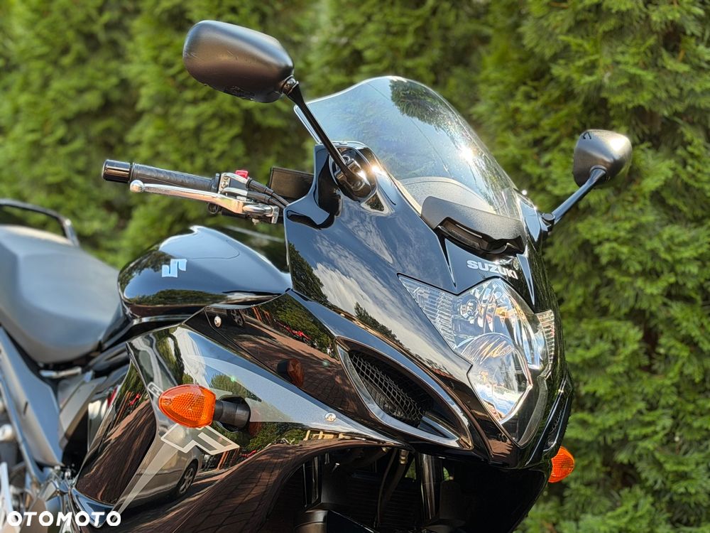 Suzuki GSX - 11