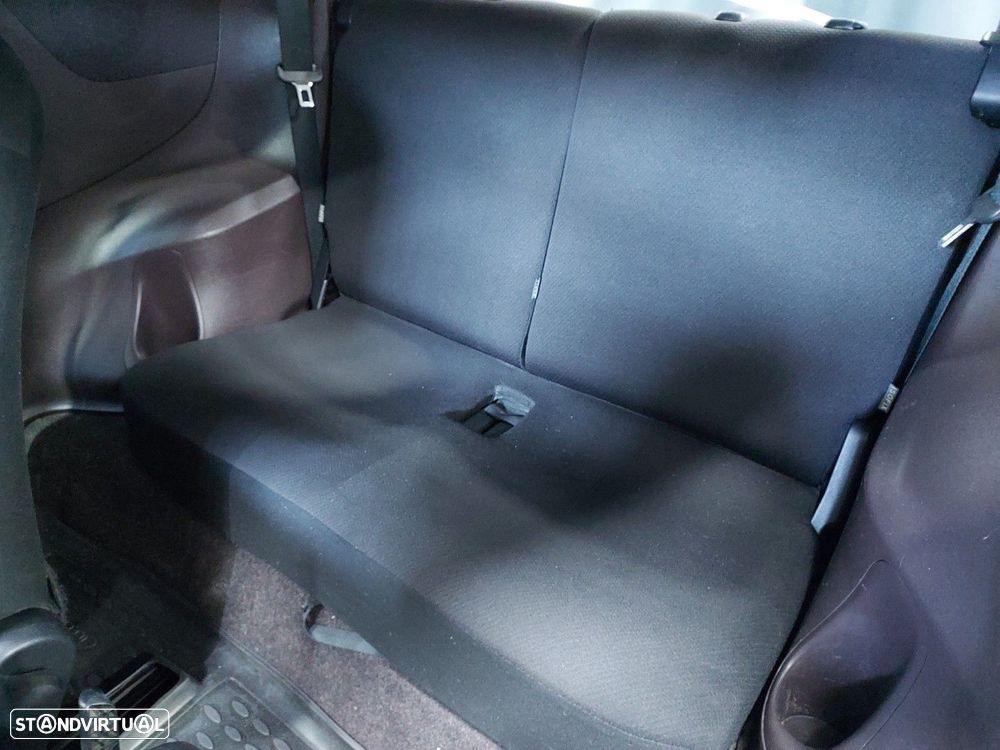 Toyota iQ 1.0 VVT-i Essential+AC — fotografia 16