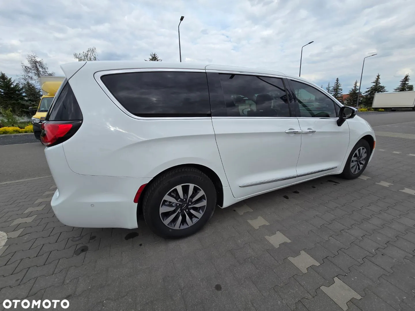Chrysler Pacifica - 10