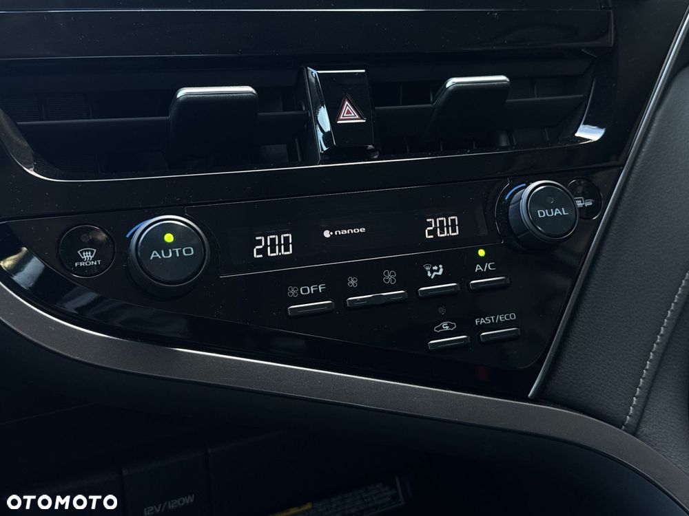 Toyota Camry 2.5 Hybrid Executive CVT - 27