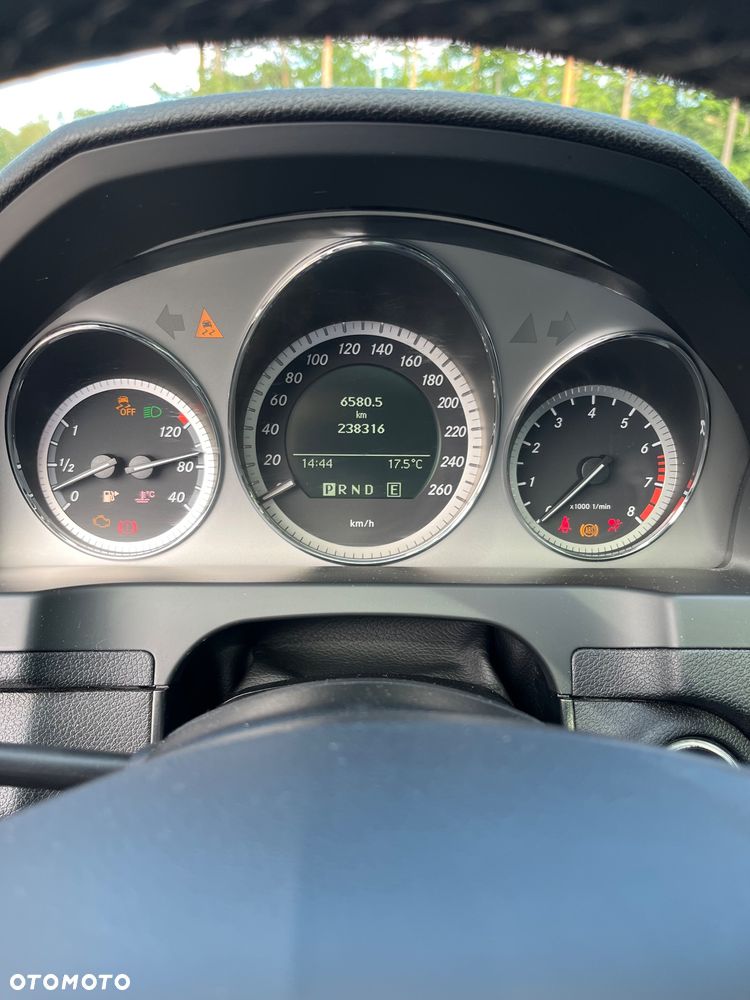 Mercedes-Benz Klasa C 180 CGI Automatik BlueEFFICIENCY Avantgarde - 30