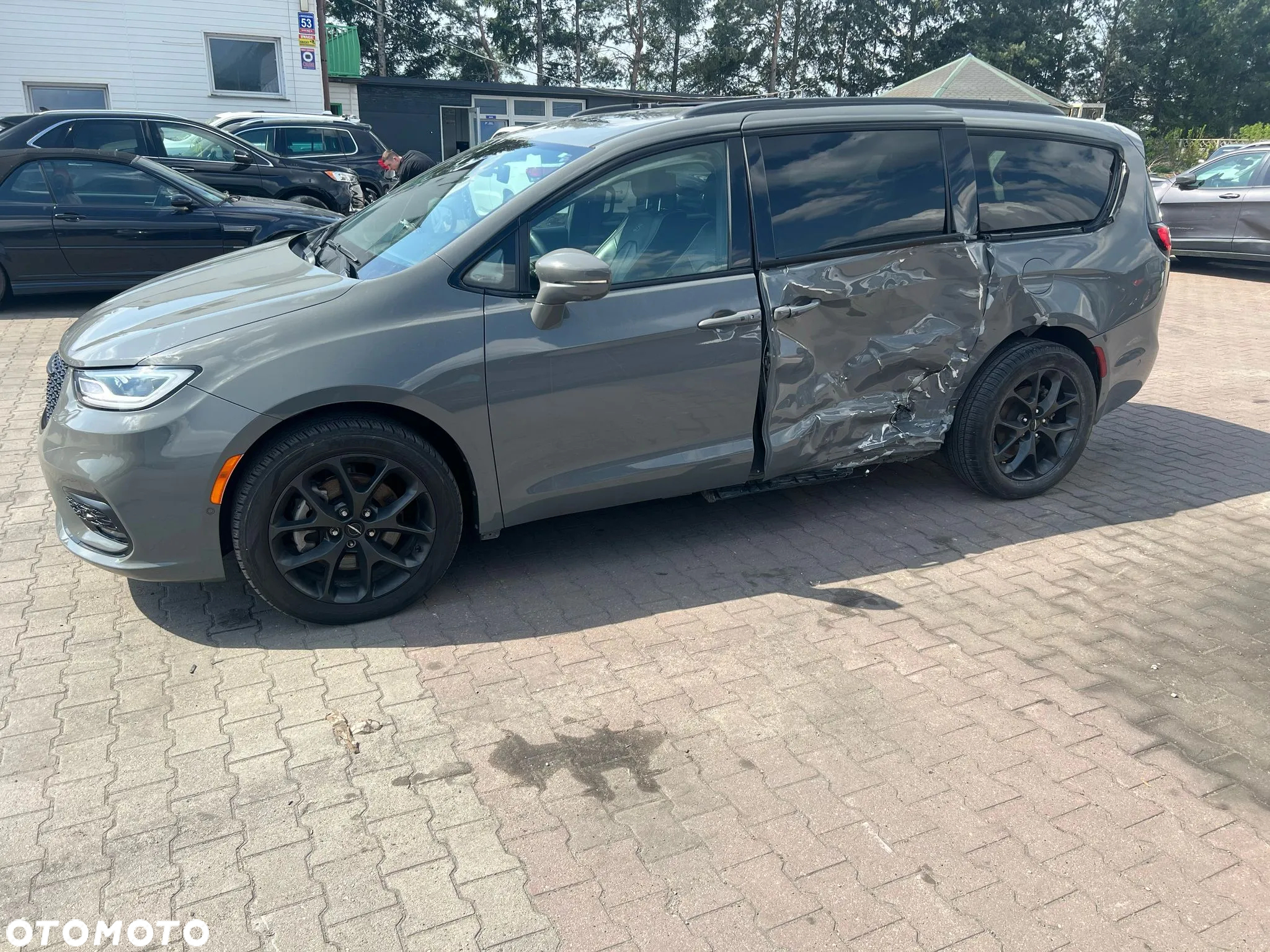 Chrysler Pacifica - 3