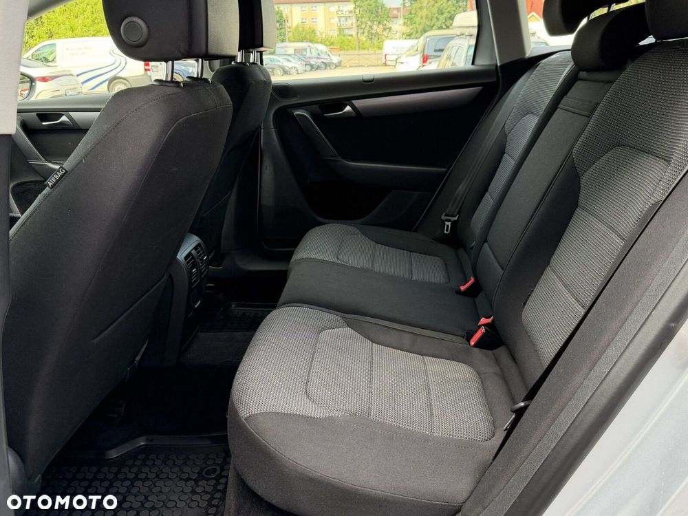 Volkswagen Passat - 17