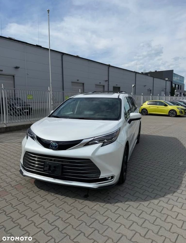 Toyota Sienna - 1