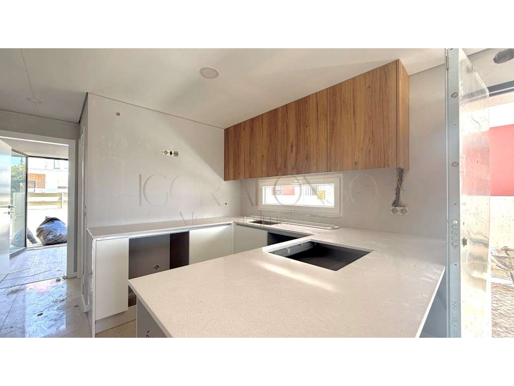Moradia T3 com 2 Suites - Quase Pronta - Grande imagem: 4/32