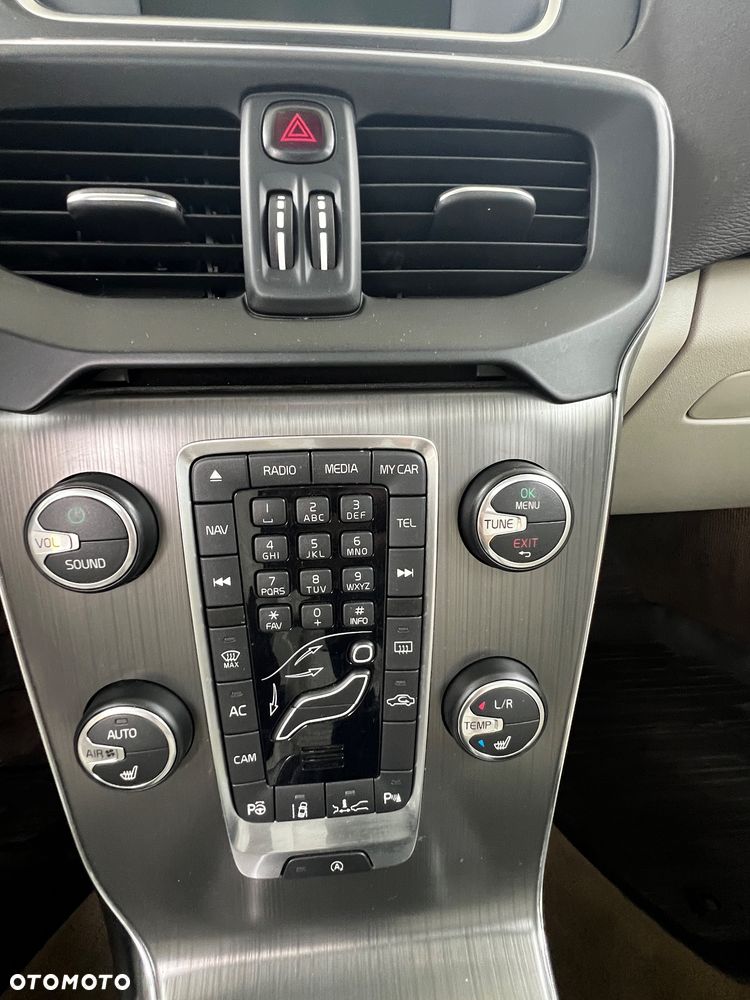 Volvo V40 D2 Summum - 29