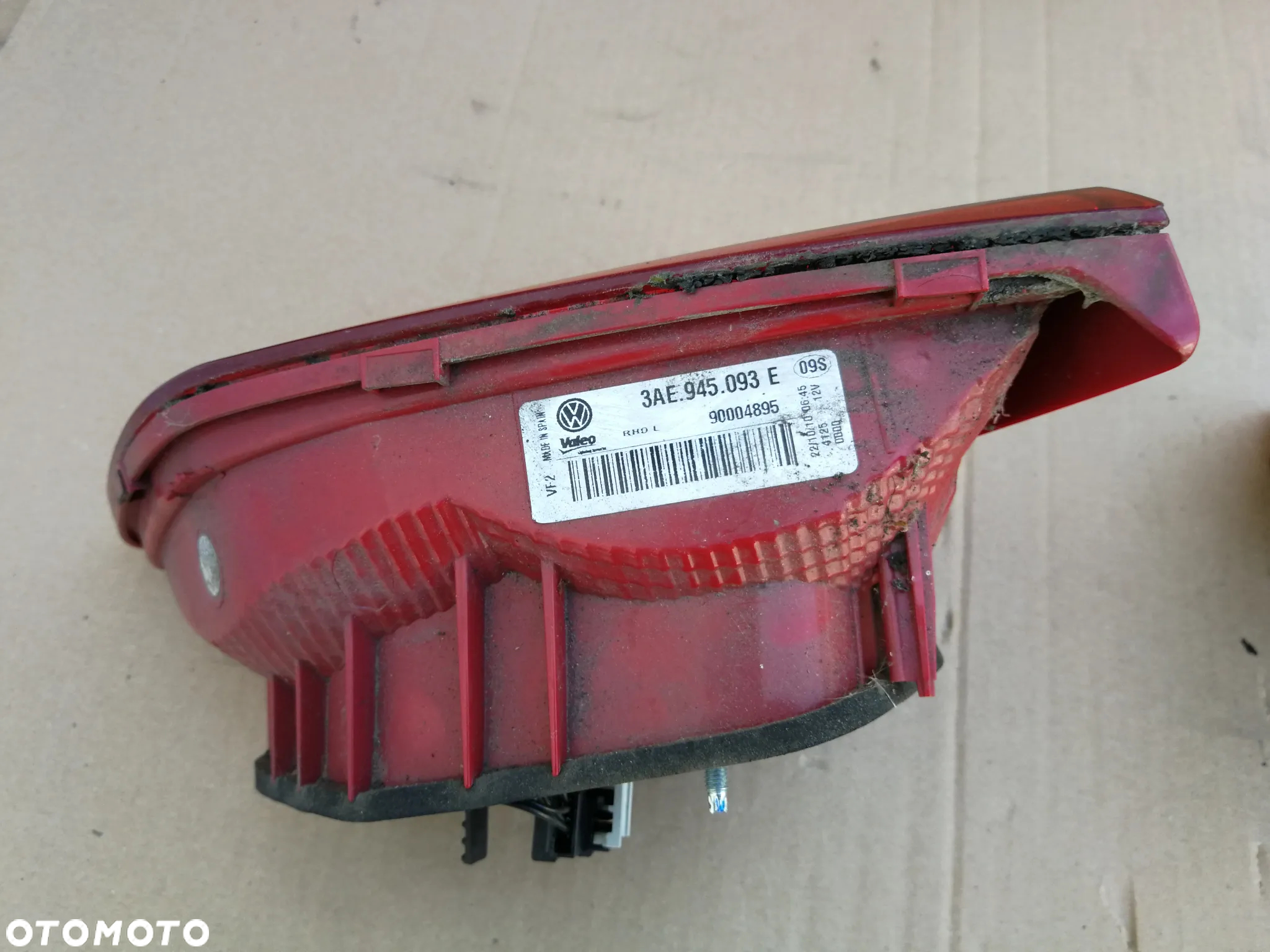 VW Passat B7 lampa tył w klapę sedan lewa 3EA945093E UK - 2