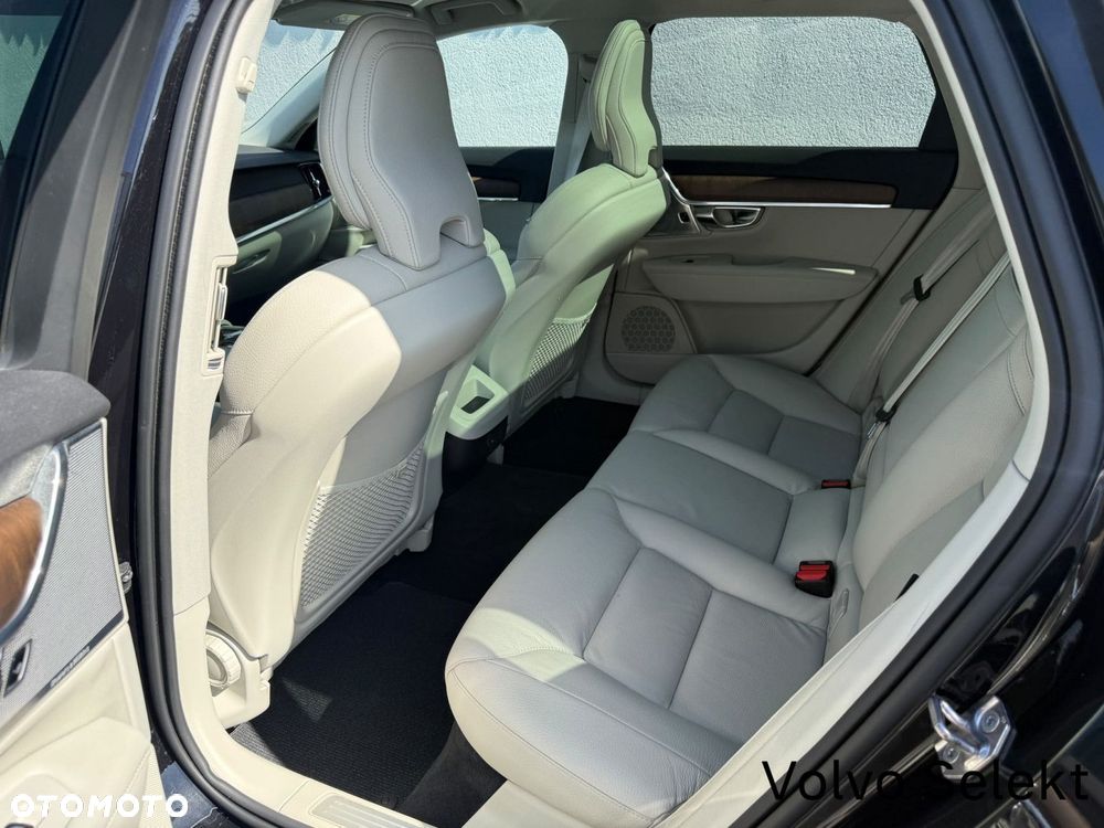 Volvo V90 Cross Country - 22