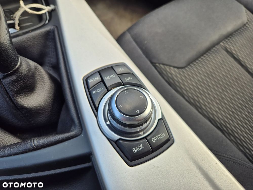 BMW Seria 3 318d DPF Edition Lifestyle - 11