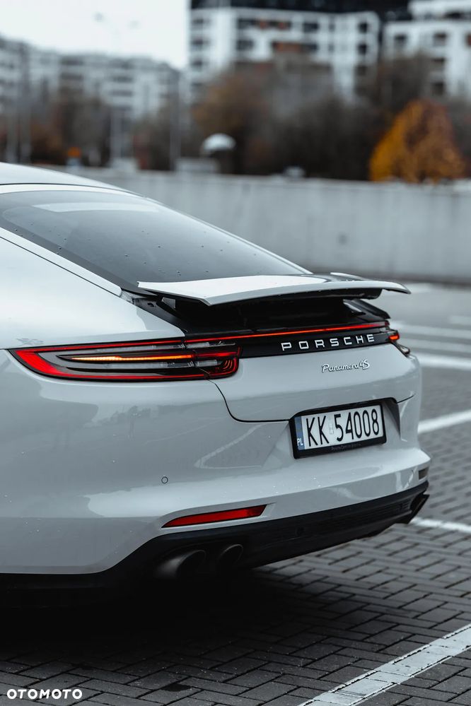 Porsche Panamera 4S - 16