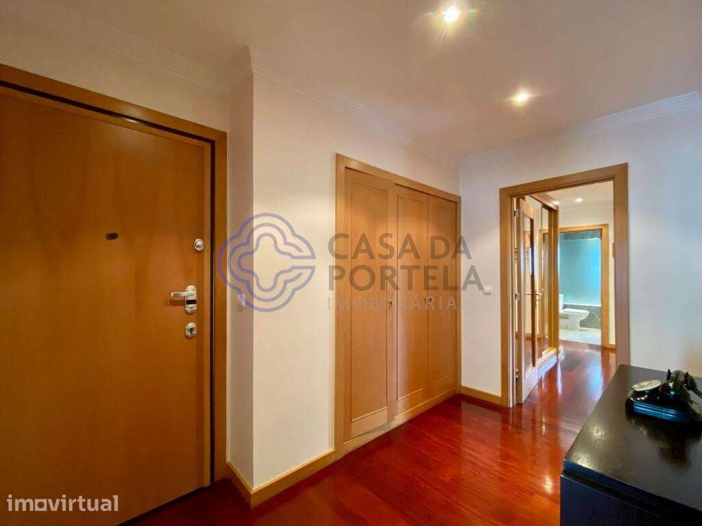 Apartamento T2 mobilado em condomínio fechado junto ao metro no centro - Grande imagem: 3/43