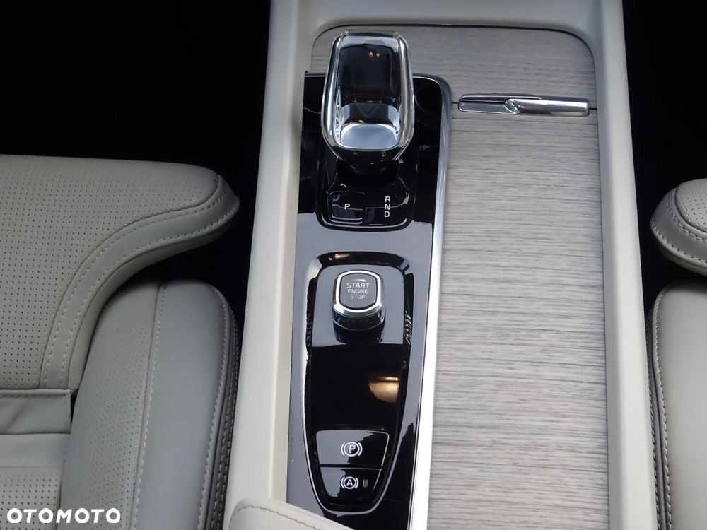 Volvo XC 60 B4 D AWD Ultimate Bright - 27