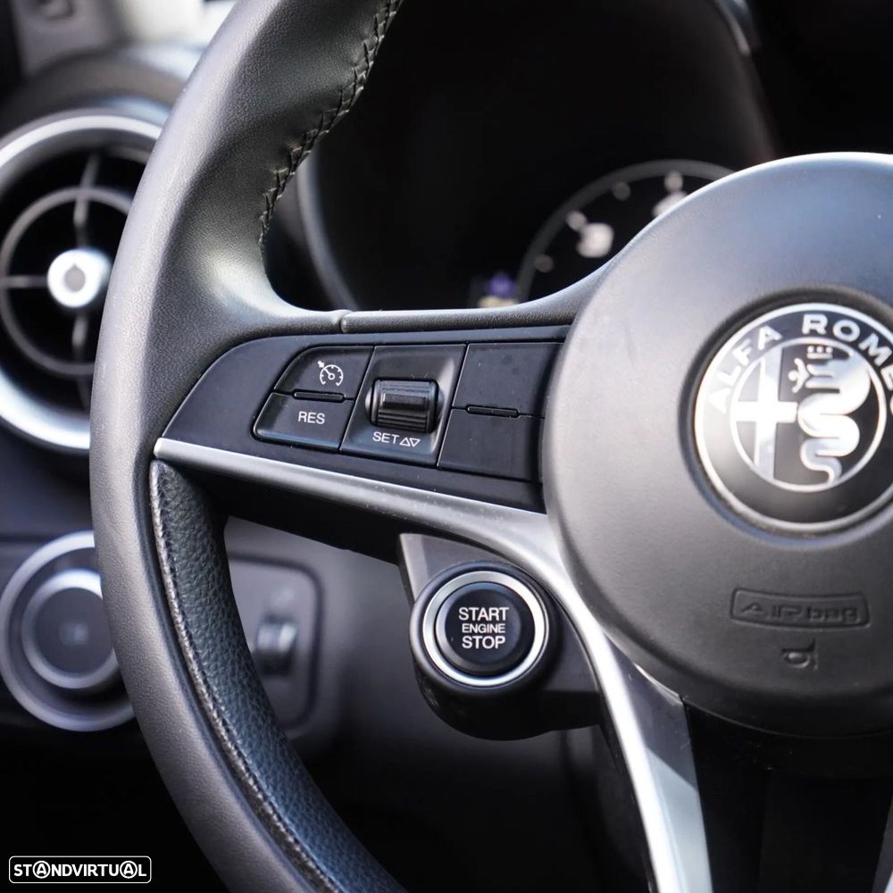 Alfa Romeo Giulia 2.2 D - 13