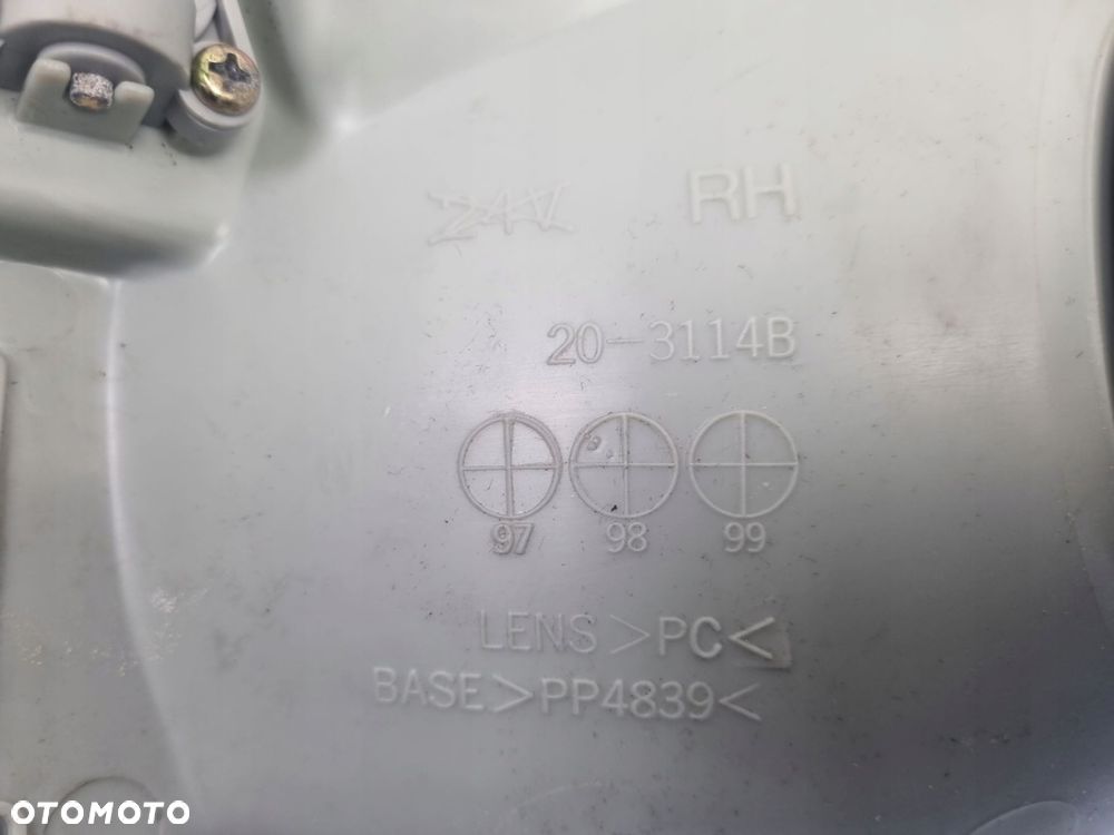 LAMPA PRAWA Mazda 323 BA SEDAN 95-98r PRZEDNIA PRAWY PRZÓD nowa TYO 20-3115 - 7