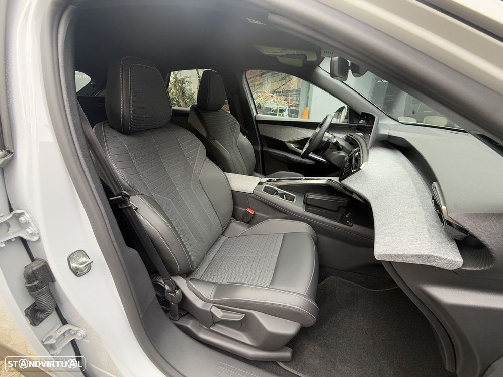 Peugeot 3008 1.2 Hybrid Allure e-DCS6 - 18