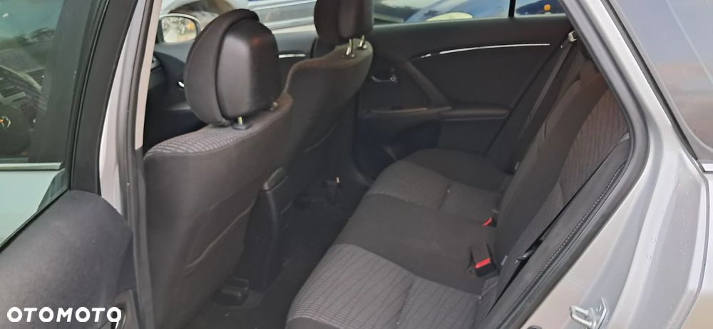 Toyota Avensis 1.8 Comfort - 10