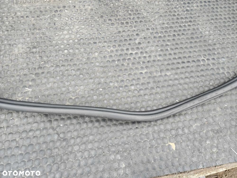 Uszczelka Guma Pokrywy Klapy Bagaznika VW Golf IV 4 Hatchback 3 5 Drzwi - 9