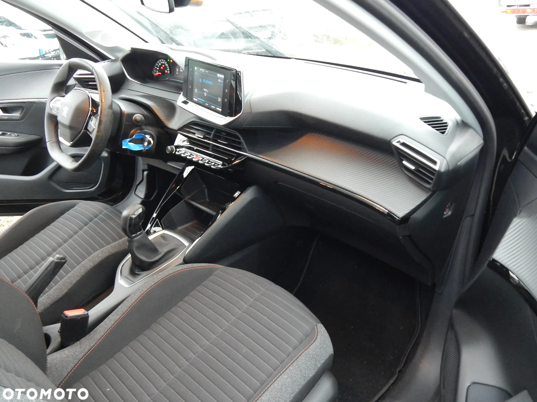 Peugeot 208 - 11