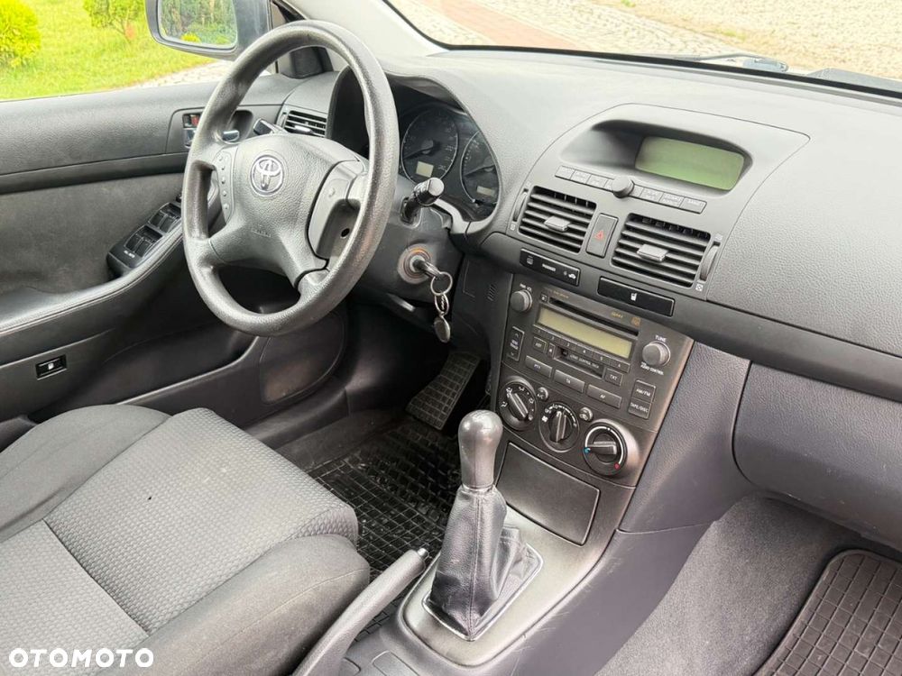 Toyota Avensis - 6