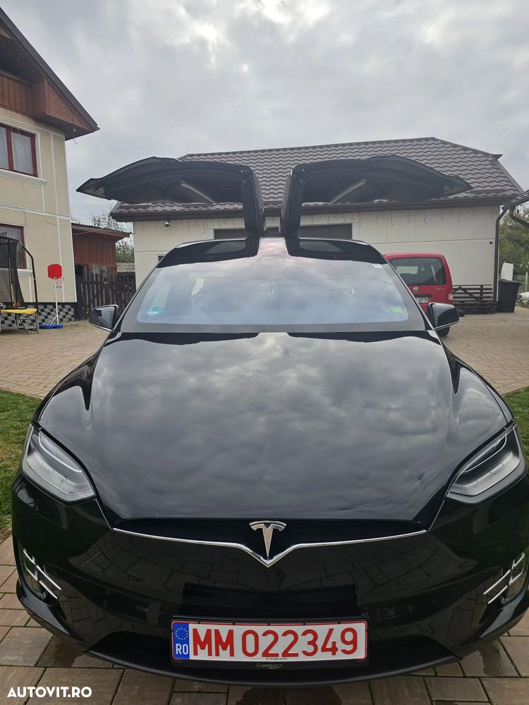 Tesla Model X - 1