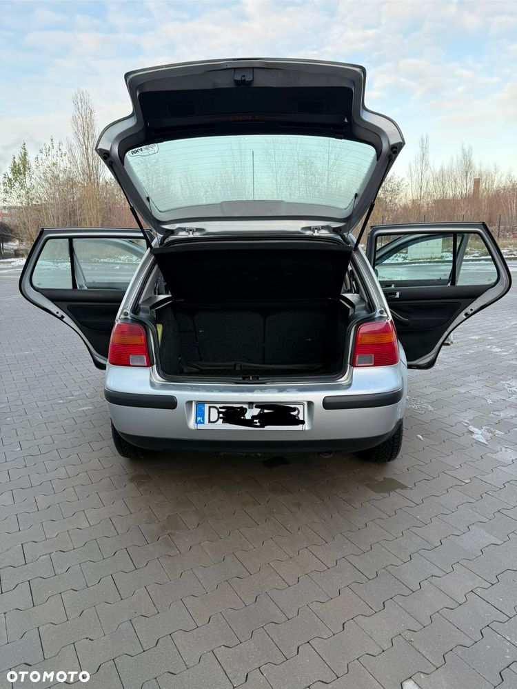 Volkswagen Golf 1.9 TDI Highline - 11