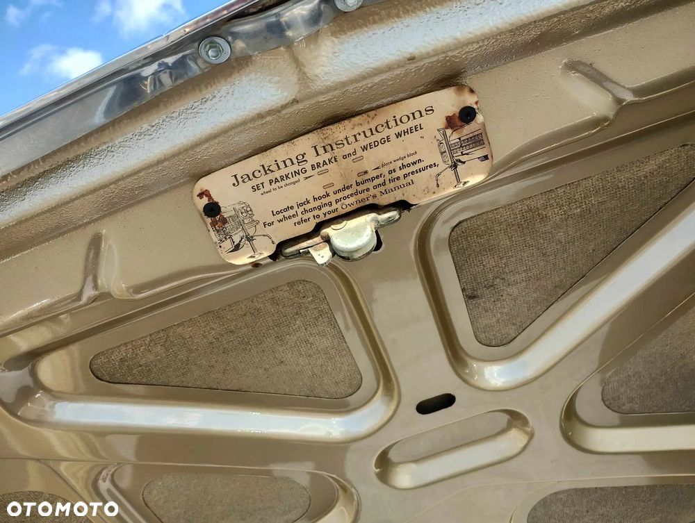 Cadillac Deville - 23