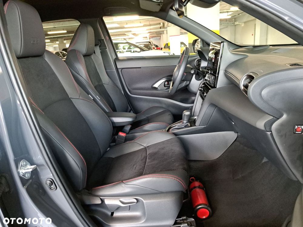Toyota Yaris Cross Hybrid 1.5 GR Sport - 16