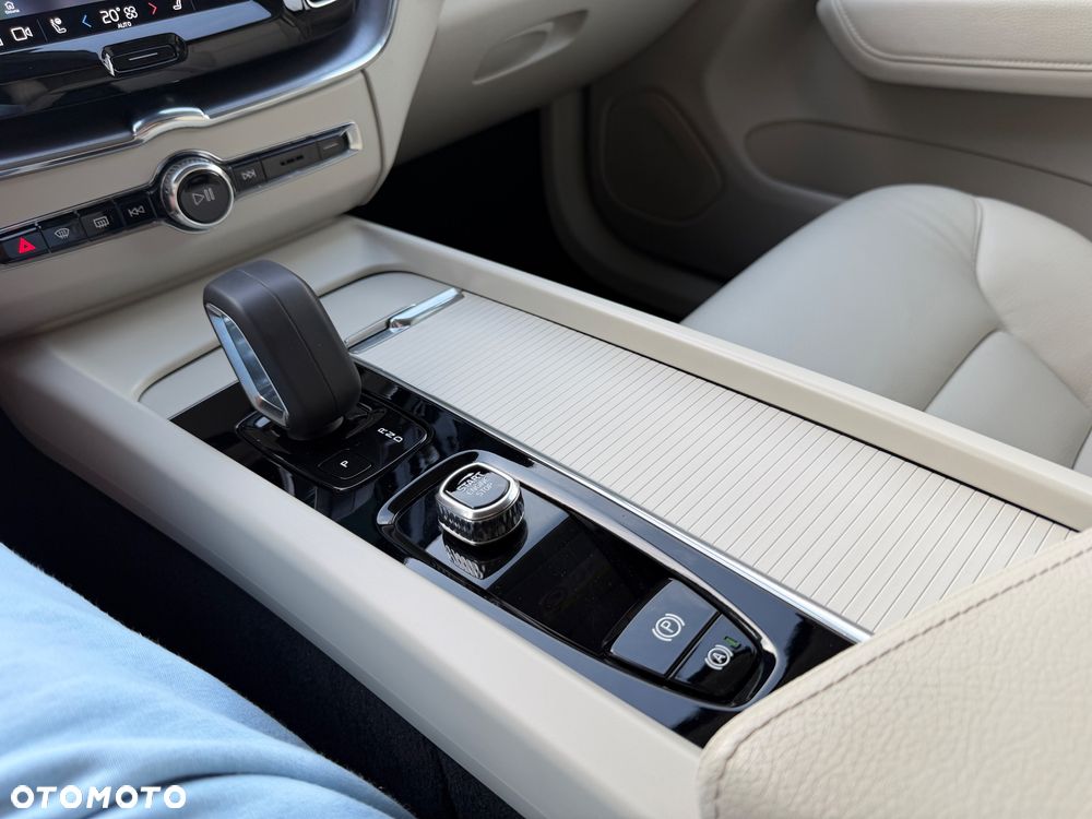 Volvo XC 60 B4 D AWD Plus Bright - 36
