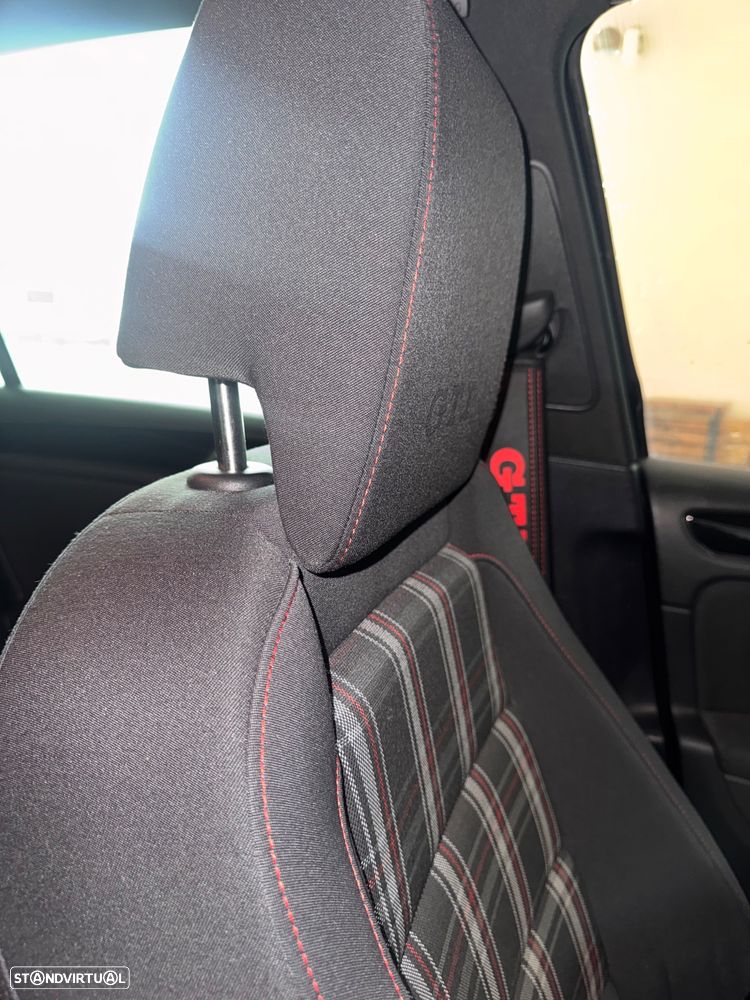 VW Golf 2.0 GTI DSG - 8