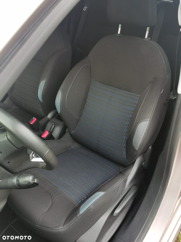 Peugeot 208 - 12