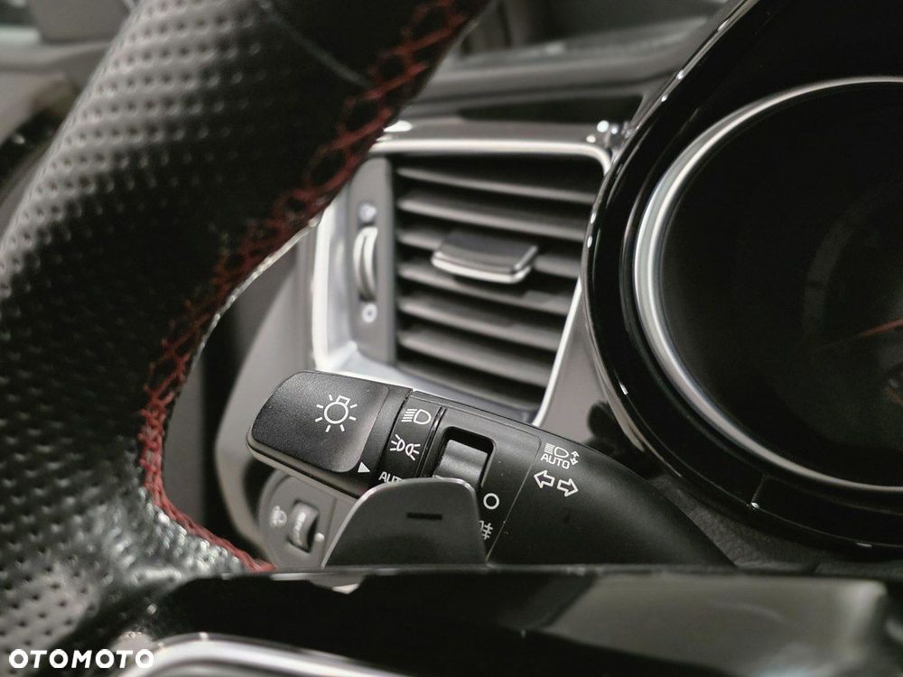 Kia ProCeed 1.6 T-GDI GT DCT - 28