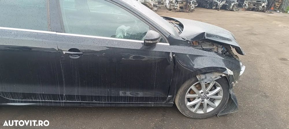 Dezmembrari / Dezmembrez VW Jetta 4 162 1.6 TDI CAYC cutie viteze manuala 5 trepte cod culoare LC9X - 9