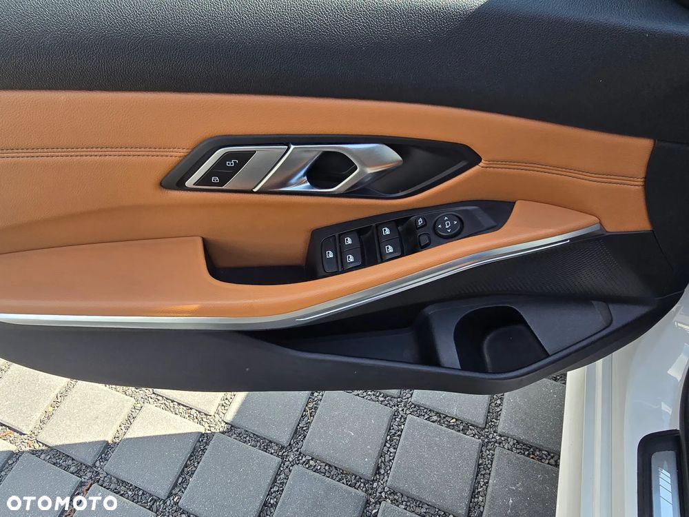 BMW Seria 3 320d xDrive M Sport - 10