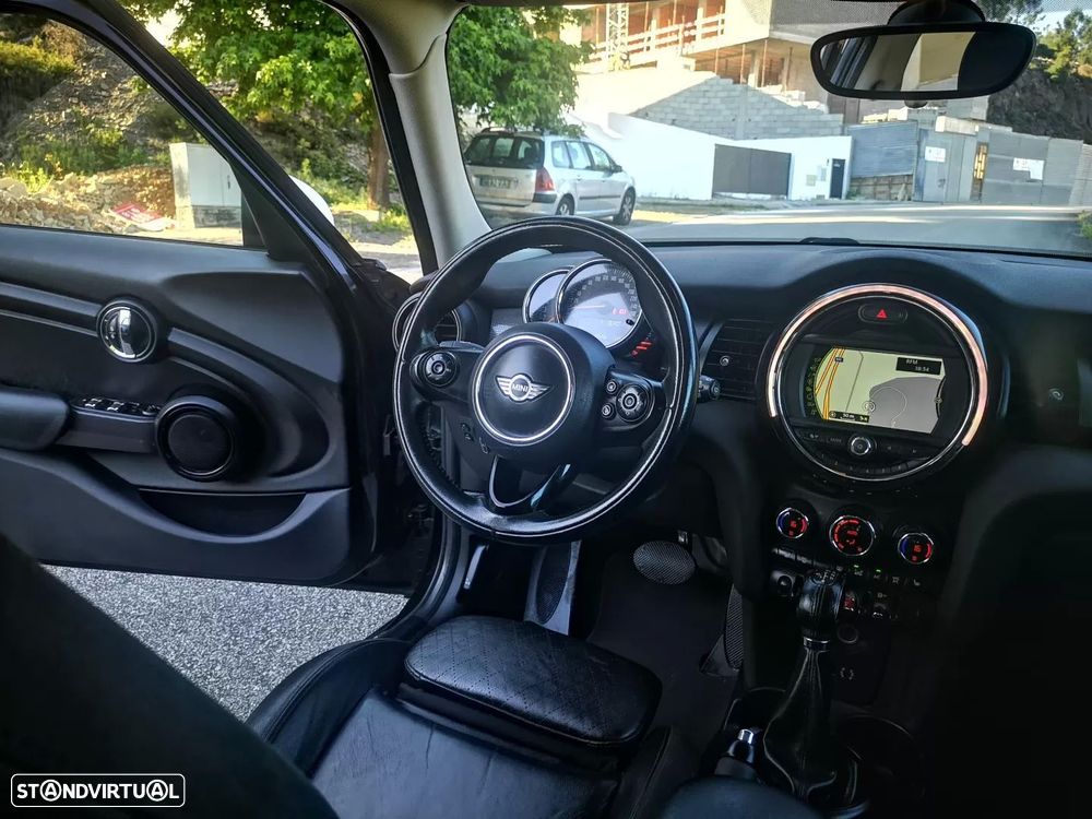 MINI 5 Portas Cooper D Auto - 11