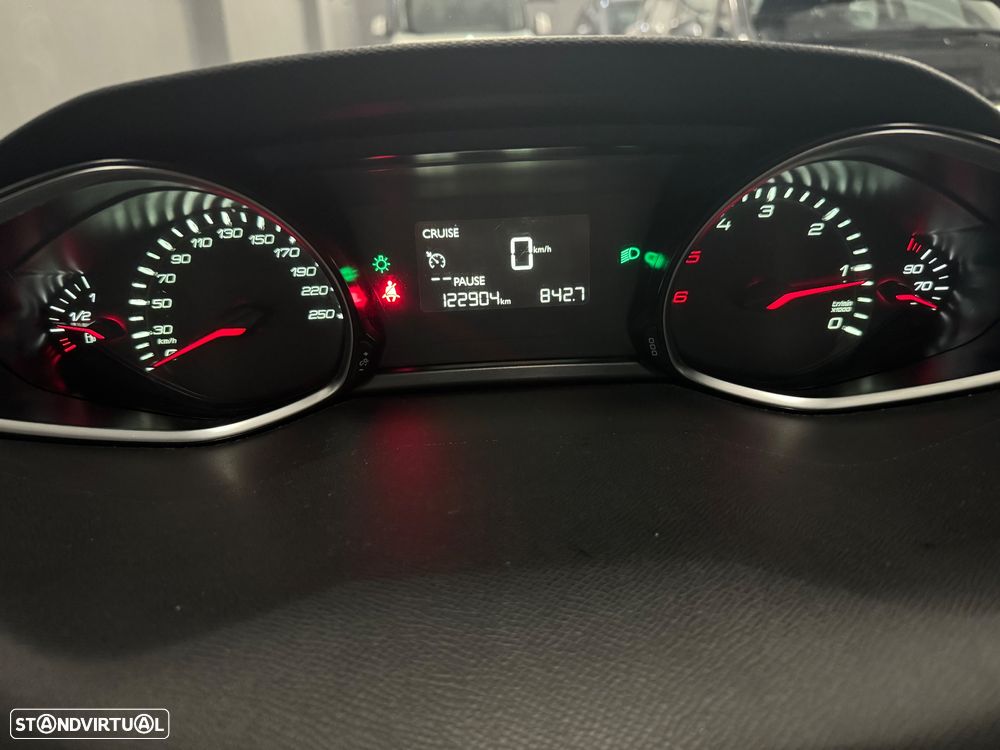 Peugeot 308 1.6 e-HDi Active J17 - 22