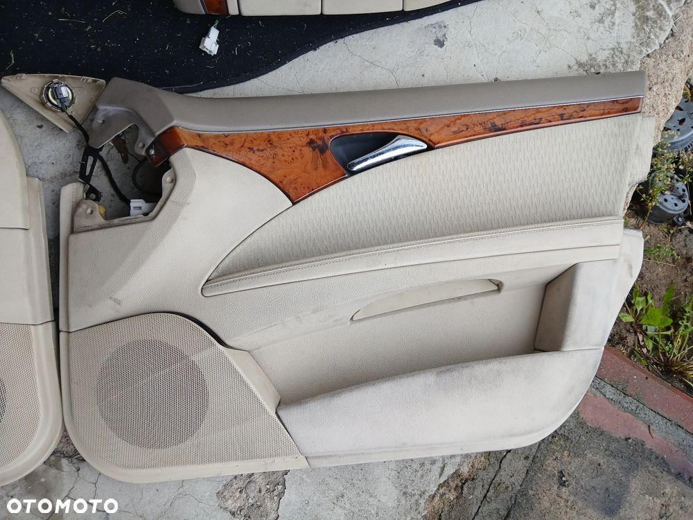 MERCEDES E 211 tapicerka boczek dekor drewno  drzwi szare elegance - 3